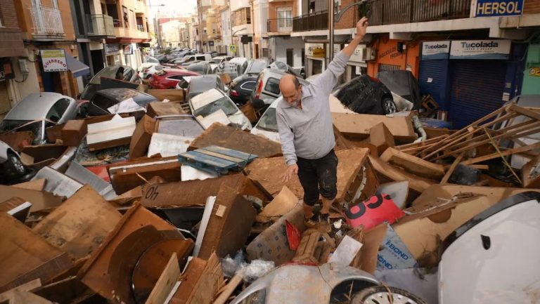 Ισπανία:-Η-χειρότερη-κακοκαιρία-των-τελευταίων-δεκαετιών-–-Τουλάχιστον-95-νεκροί,-δεκάδες-αγνοούμενοι-και-πλημμυρισμένες-πόλεις