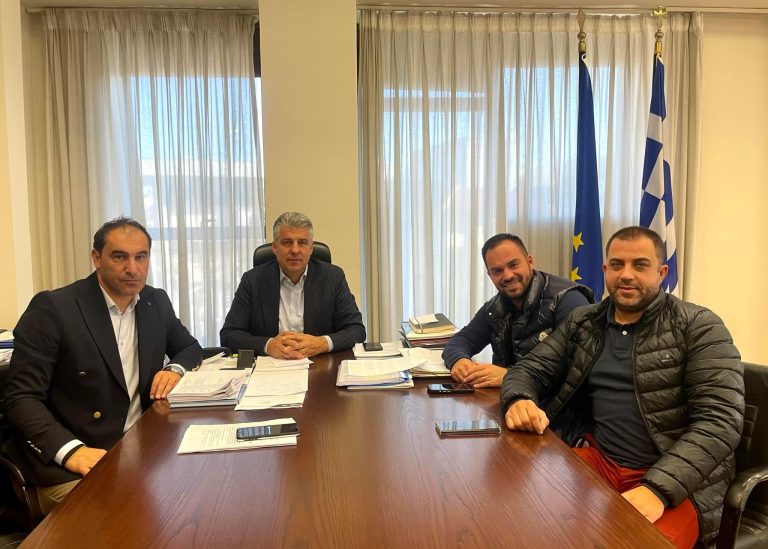 Στο-γραφείο-του-Περιφερειάρχη-ΑΜΘ-ο-Πρόεδρος-του-ΓΣ-Ελευθερούπολης-bc-,-Θανάσης-Φιλόσογλου-και-ο-Τεχνικό-Διευθυντής-Βασίλης-Μουλάκης