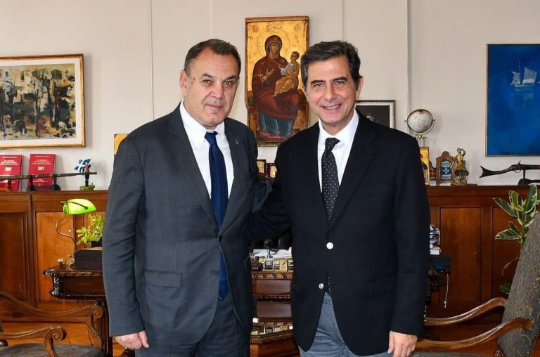 Ενημερωτική-συνάντηση-του-ΥΜΑΘ-Κωνσταντίνου-Π.-Γκιουλέκα-με-τον-Υπουργό-Μετανάστευσης-και-Ασύλου-Νικόλαο-Παναγιωτόπουλο