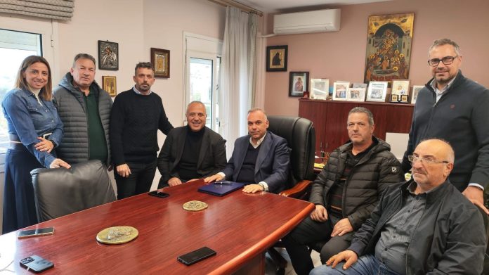 Επίσκεψη-του-νεοεκλεγέντα-Πρόεδρου-του-ΔΣ.-του-Επιμελητηρίου-Καβάλας-στον-Δήμαρχο-Θάσου