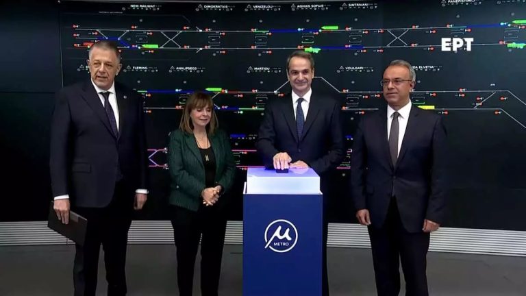 Σε-λειτουργία-το-Μετρό-Θεσσαλονίκης,-ο-Μητσοτάκης-πάτησε-το-κουμπί:-«Το-είπαμε-και-το-κάναμε,-αρκετά-με-τα-συμπλέγματα»-–-Ουρές-πολιτών-για