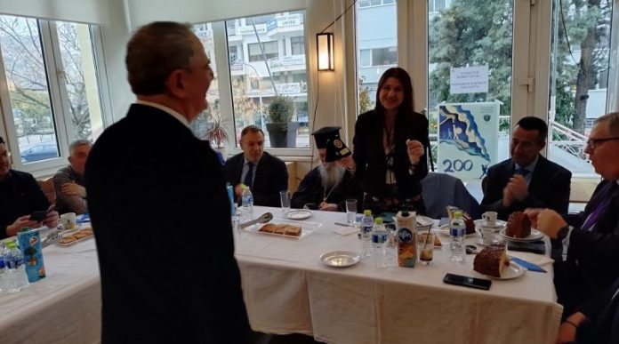 Η-Ένωση-Αποστράτων-Αξιωματικών-έκοψε-την-πίτα-της Η-Ένωση-Αποστράτων-Αξιωματικών-έκοψε-την-πίτα-της