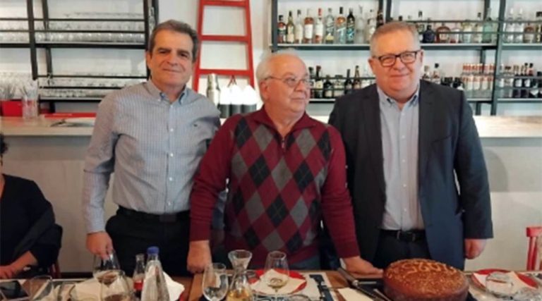 Οι-εργαζόμενοι-στη-Διεύθυνση-Αγροτικής-Οικονομίας-και-Κτηνιατρικής-Καβάλας-έκοψαν-τη-βασιλόπιτά-τους