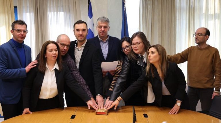 Με-μόνιμο-προσωπικό-στελεχώνεται-η-Περιφέρεια-Ανατολικής-Μακεδονίας-και-Θράκης,-βελτιώνοντας-τις-υπηρεσίες-της-προς-τους-πολίτες