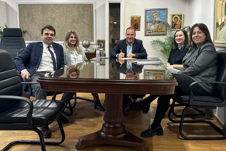 Υπογράφηκε-η-Σύμβαση-Μίσθωσης-του-κάμπινγκ-paradiso-στην-Ηρακλείτσα
