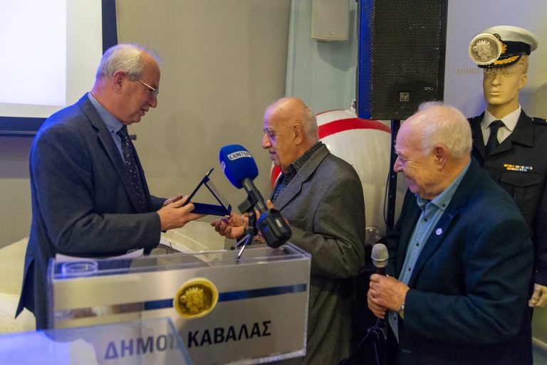 Εγκαίνια-της-νέας-πτέρυγας-του-Ναυτικού-Μουσείου-Καβάλας-Βράβευση-του-ναυπηγού,-Γιάννη-Κουρματζή