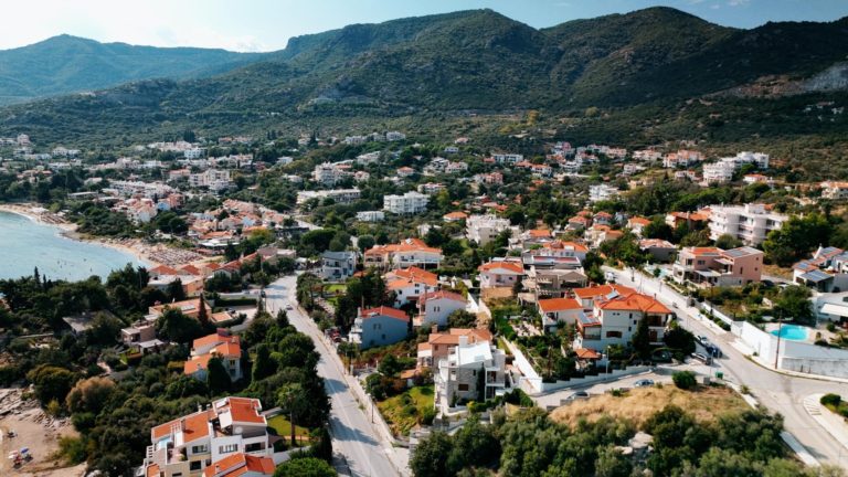 Βελτιώνεται-η-οδική-ασφάλεια-στο-κεντρικό-οδικό-δίκτυο-του-Παληού-Καβάλας,-με-έργο-που-χρηματοδοτεί-η-Περιφέρεια-ΑΜΘ-ύψους 4-εκ.-ευρώ