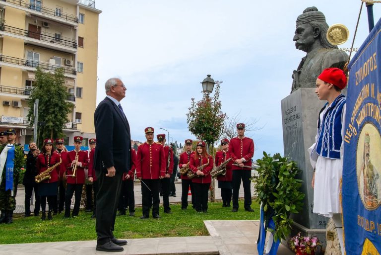 Επιμνημόσυνη-δέηση-και-κατάθεση-στεφάνων-στην-προτομή-του-Θεόδωρου-Κολοκοτρώνη