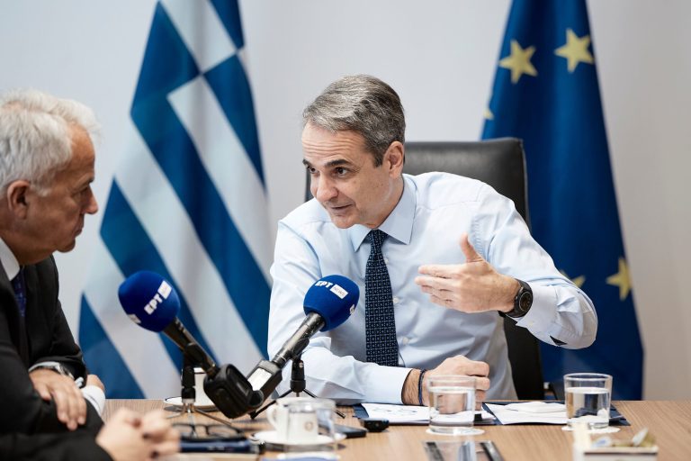 Μητσοτάκης-από-το-υπουργείο-Μετανάστευσης-και-Ασύλου:-Δέσμευση-της-κυβέρνησης-να-πρωτοστατήσει-στον-διάλογο-για-τις-επιστροφές