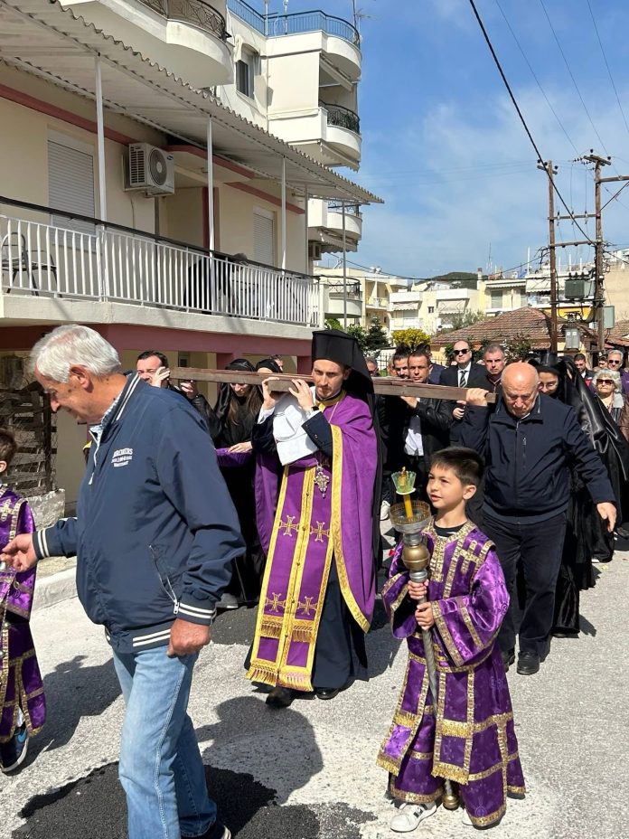 Με-ευλάβεια-η-τελετή-της-Αποκαθήλωσης-στη-Νέα-Ηρακλείτσα Με-ευλάβεια-η-τελετή-της-Αποκαθήλωσης-στη-Νέα-Ηρακλείτσα