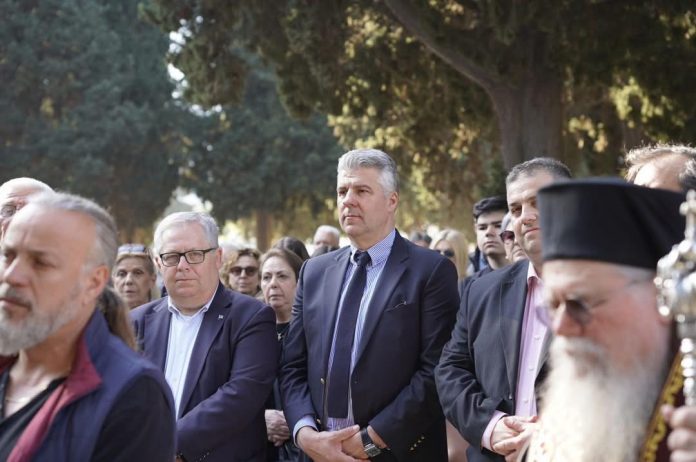 Με-θρησκευτική-κατάνυξη-ο-Χριστόδουλος-Τοψίδης-τίμησε-τη-Μεγάλη-Παρασκευή-σε-Καβάλα-και-Παγγαίο Με-θρησκευτική-κατάνυξη-ο-Χριστόδουλος-Τοψίδης-τίμησε-τη-Μεγάλη-Παρασκευή-σε-Καβάλα-και-Παγγαίο