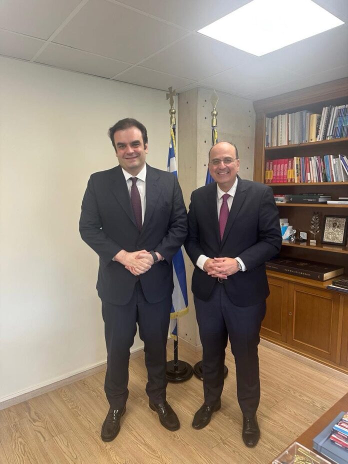 Ο-Μακάριος-Λαζαρίδης-συναντήθηκε-με-τον-Υπουργό-Οικονομικών-Κυριάκο-Πιερρακάκη