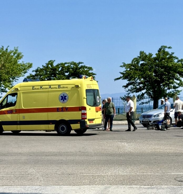 Τροχαίο-στη-Ραψάνη:-Σύγκρουση-μηχανής-με-αυτοκίνητο-–-Τραυματίστηκε-ο-οδηγός Τροχαίο-στη-Ραψάνη:-Σύγκρουση-μηχανής-με-αυτοκίνητο-–-Τραυματίστηκε-ο-οδηγός