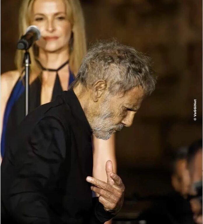 Ταξίδι-στο-Φως-Τη-Δευτέρα-7-Ιουλίου-το-Αρχαίο-Θέατρο-Φιλίππων-θα-πλημμυρίσει-με-τις-διαχρονικές-μελωδίες-του-Σταύρου-Ξαρχάκου