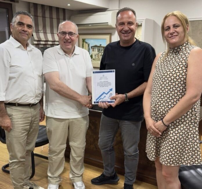Συνάντηση-εργασίας-στο-Δημαρχείο-Παγγαίου-για-τη-διαχείριση-αδέσποτων-ζώων:-Έμφαση-στην-πρόληψη-και-τις-υιοθεσίες