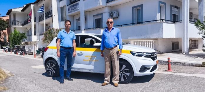 Παραλαβή-ενός-καινούργιου-οχήματος-«dacia-sandero»-από-το-Δήμο-Θάσου