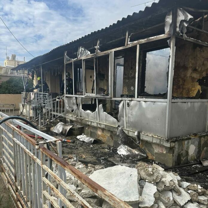 Φωτιά-σε-κατοικία-στη-Νέα-Καρβάλη Φωτιά-σε-κατοικία-στη-Νέα-Καρβάλη