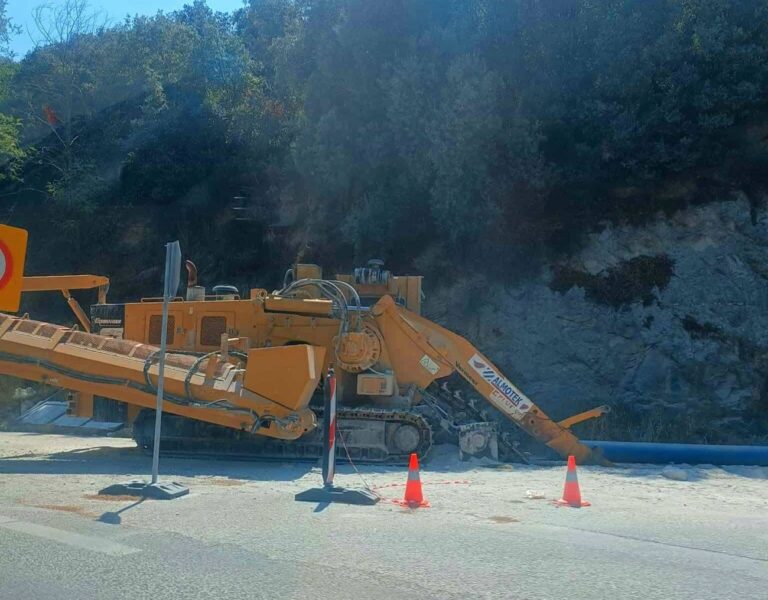 Καθυστερεί-το-έργο-παρά-τις-κυκλοφοριακές-ρυθμίσεις-–-Περιμένουν-ανταλλακτικό-για-το-μηχάνημα