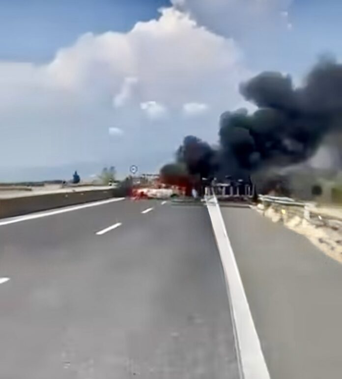 Τραγωδία-με-3-νεκρούς-στην-Εγνατία-Οδό:-Απο-γάμο-επέστρεφαν-οι-επιβάτες-των-δύο-αυτοκινήτων Τραγωδία-με-3-νεκρούς-στην-Εγνατία-Οδό:-Απο-γάμο-επέστρεφαν-οι-επιβάτες-των-δύο-αυτοκινήτων