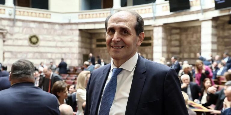 Ανακοπή-καρδιάς-υπέστη-ο-Απόστολος-Βεσυρόπουλος-σε-beach-bar-στη-Χαλκιδική-–-Σε-κρίσιμη-κατάσταση-στο-νοσοκομείο