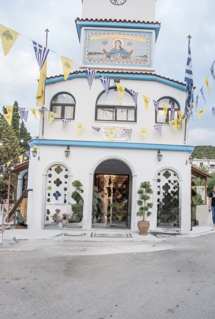 Γιορτάζει-αύριο-η-Παναγία-Φανερωμένη-στη-Νέα-Ηρακλείτσα-–-Θαύματα-που-σημάδεψαν-την-ιστορία-του-ναού Γιορτάζει-αύριο-η-Παναγία-Φανερωμένη-στη-Νέα-Ηρακλείτσα-–-Θαύματα-που-σημάδεψαν-την-ιστορία-του-ναού
