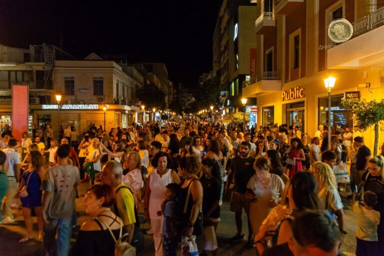 Η-αγορά-κινήθηκε-στους-ρυθμούς-του-summer-shopping-night-Ο-Θέμης-Γεωργαντάς-“ταξίδεψε”-τους-Καβαλιώτες-με-τις-μουσικές-του-επιλογές