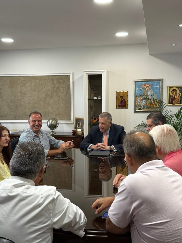 Συνάντηση-στο-Δημαρχείο-Παγγαίου-με-τον-Υφυπουργό-Υποδομών-&-Μεταφορών-Νικόλαο-Ταχιάο-και-τον-Γενικό-Γραμματέα-Δασών-Ευστάθιο-Σταθόπουλο Συνάντηση-στο-Δημαρχείο-Παγγαίου-με-τον-Υφυπουργό-Υποδομών-&-Μεταφορών-Νικόλαο-Ταχιάο-και-τον-Γενικό-Γραμματέα-Δασών-Ευστάθιο-Σταθόπουλο