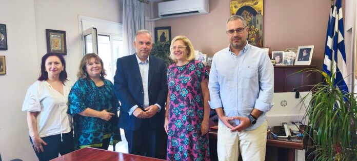 Επίσκεψη-της-Γενικής-Πρόξενου-της-Ρουμανίας-στη-Θεσσαλονίκη-στον-Δήμαρχο-Θάσου Επίσκεψη-της-Γενικής-Πρόξενου-της-Ρουμανίας-στη-Θεσσαλονίκη-στον-Δήμαρχο-Θάσου