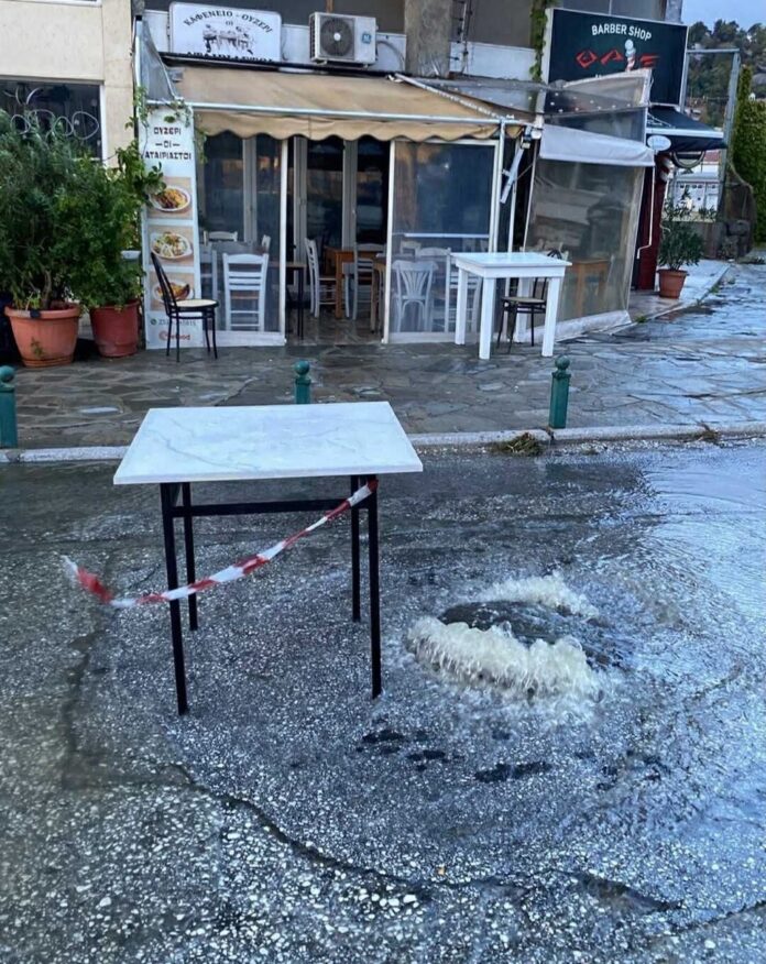 “Φούσκωσαν”-οι-αγωγοί-ομβρίων “Φούσκωσαν”-οι-αγωγοί-ομβρίων