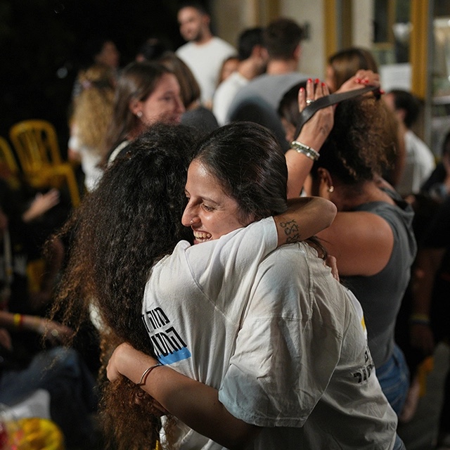 Ισραήλ-και-Χαμάς-συμφώνησαν-για-εκεχειρία-μετά-από-2-χρόνια-πολέμου-–-«Οι-όμηροι-θα-έχουν-επιστρέψει-τη-Δευτέρα»-λέει-ο-Τραμπ Ισραήλ-και-Χαμάς-συμφώνησαν-για-εκεχειρία-μετά-από-2-χρόνια-πολέμου-–-«Οι-όμηροι-θα-έχουν-επιστρέψει-τη-Δευτέρα»-λέει-ο-Τραμπ