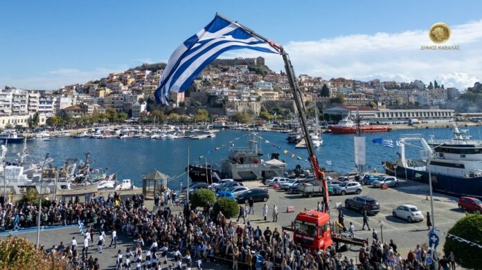 Στιγμές-τιμής-και-εθνικής-περηφάνιας-στην-παρέλαση-της-Καβάλας Στιγμές-τιμής-και-εθνικής-περηφάνιας-στην-παρέλαση-της-Καβάλας