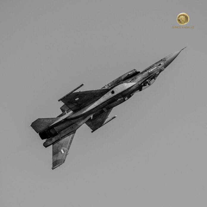Διέλευση-του-f-16-της-Ομάδας-«ΖΕΥΣ»-πάνω-από-την-Καβάλα