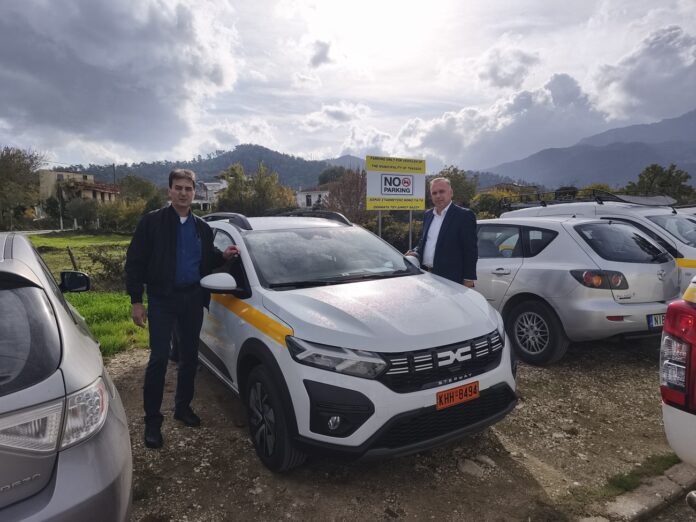 Παραλαβή-ενός-καινούργιου-οχήματος-«dacia-sandero»-από-το-Δήμο-Θάσου