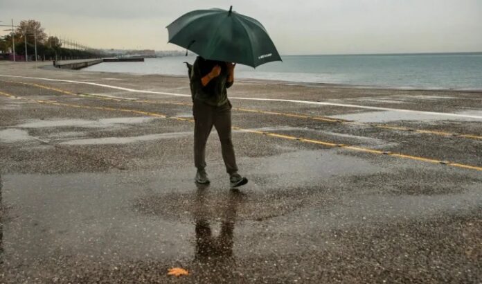 Καιρός:-Η-κακοκαιρία-«adel»-φέρνει-ισχυρές-βροχές-και-καταιγίδες-σήμερα-–-Ποιες-περιοχές-θα-επηρεαστούν