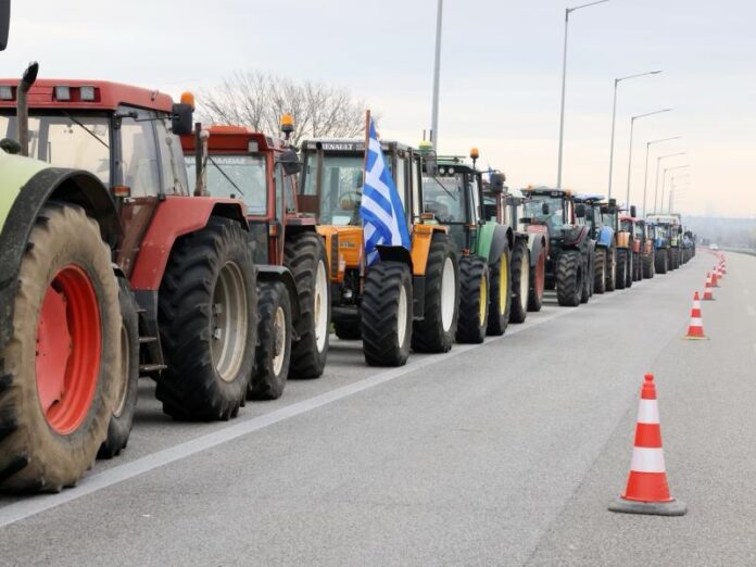 Κλειστά-για-τις-νταλίκες-τα-σύνορα-σε-Προμαχώνα-και-Ευζώνους-από-τα-αγροτικά-μπλόκα Κλειστά-για-τις-νταλίκες-τα-σύνορα-σε-Προμαχώνα-και-Ευζώνους-από-τα-αγροτικά-μπλόκα