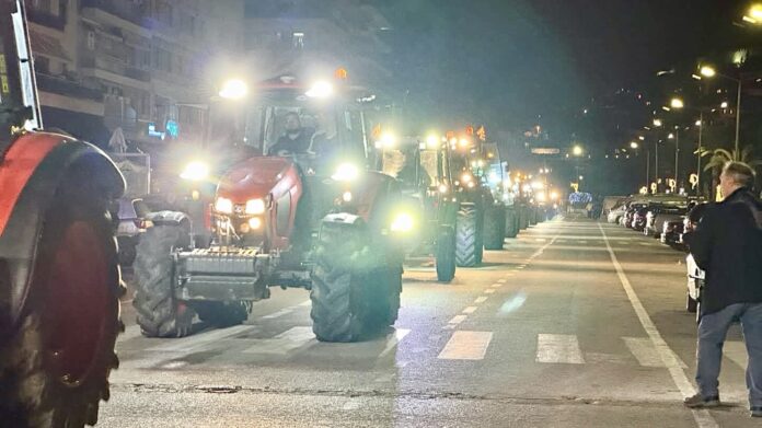 Θεσσαλονίκη:-Ανοιχτοί-δρόμοι-στη-Β.-Ελλάδα-εν-αναμονή-των-αυριανών-αποφάσεων-της-πανελλαδικής-σύσκεψης-των-αγροτών-στα-Μάλγαρα Θεσσαλονίκη:-Ανοιχτοί-δρόμοι-στη-Β.-Ελλάδα-εν-αναμονή-των-αυριανών-αποφάσεων-της-πανελλαδικής-σύσκεψης-των-αγροτών-στα-Μάλγαρα
