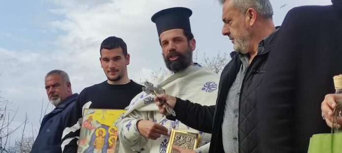 Με-ευλάβεια-πραγματοποιήθηκε-ο-καθαγιασμός-των-υδάτων-στον-Αμυγδαλεώνα Με-ευλάβεια-πραγματοποιήθηκε-ο-καθαγιασμός-των-υδάτων-στον-Αμυγδαλεώνα