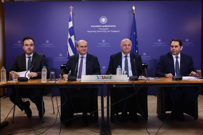 Αγρότες:-Η-εξειδίκευση-των-μέτρων-–-Στα-8,5-λεπτά-η-κιλοβατώρα,-μέσω-εφαρμογής-η-επιστροφή-του-ΕΦΚ-πετρελαίου-στην-αντλία Αγρότες:-Η-εξειδίκευση-των-μέτρων-–-Στα-8,5-λεπτά-η-κιλοβατώρα,-μέσω-εφαρμογής-η-επιστροφή-του-ΕΦΚ-πετρελαίου-στην-αντλία