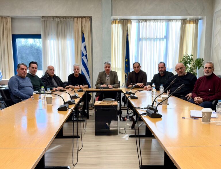 Συνάντηση-Περιφερειάρχη-Ανατολικής-Μακεδονίας-και-Θράκης-με-τους-προέδρους-ΕΠΣ:-Ξεκίνησε-η-προετοιμασία-για-το-Αναπτυξιακό-Τουρνουά-Ποδοσφαίρου-Κ12-&-Κ14