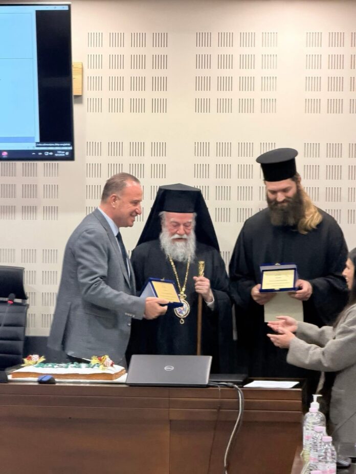 Τιμητική-αναγνώριση-σε-ιερέα-και-δημοτική-υπάλληλο-για-σωτήρια-παρέμβαση-στον-Δήμο-Παγγαίου