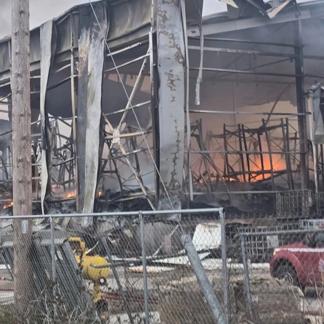 Τρεις-γυναίκες-νεκρές-από-τη-μεγάλη-φωτιά-στο-εργοστάσιο-της-Βιολάντα-στα-Τρίκαλα Τρεις-γυναίκες-νεκρές-από-τη-μεγάλη-φωτιά-στο-εργοστάσιο-της-Βιολάντα-στα-Τρίκαλα