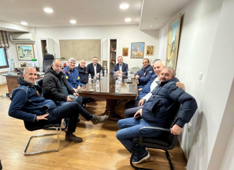 Επίσκεψη-κλιμακίου-της-Πυροσβεστικής-στον-δήμαρχο-Παγγαίου-–-Στο-επίκεντρο-η-εγκατάσταση-της-21-ΕΜΟΔΕ-στο-Κοκκινόχωμα