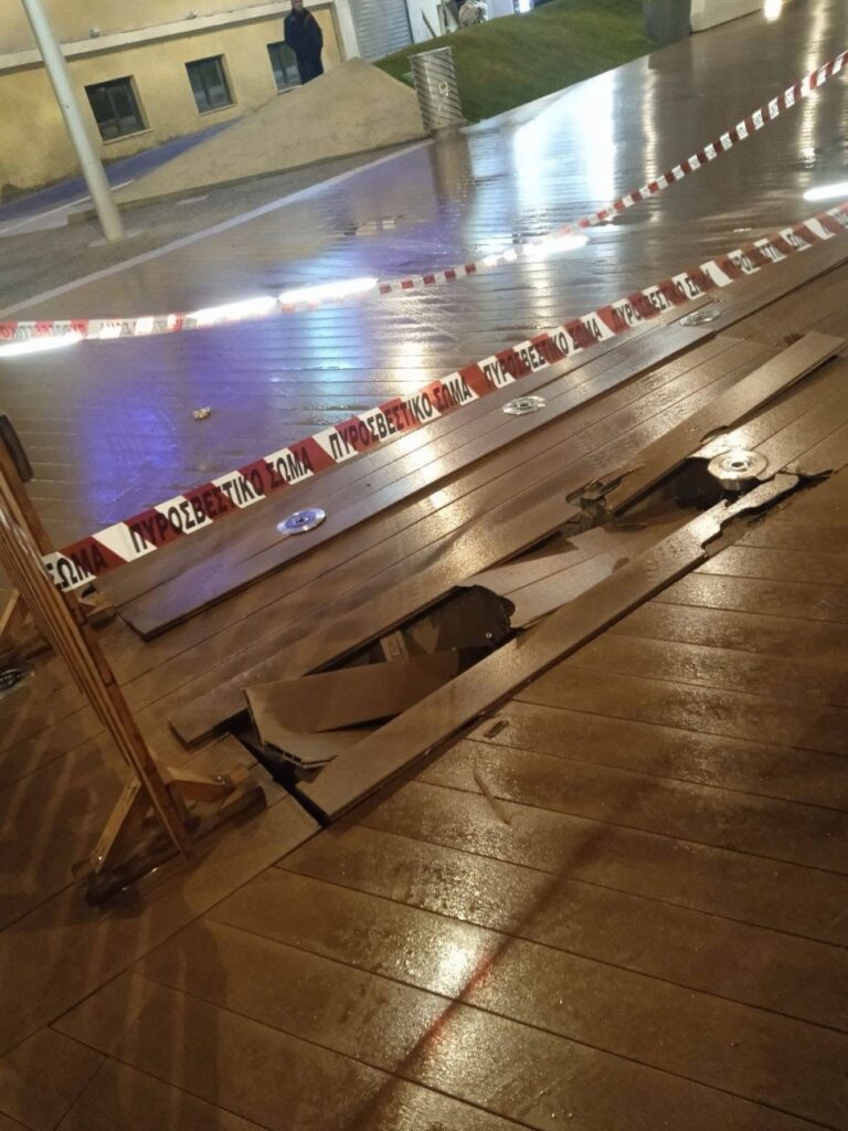 Σοβαρές-φθορές-στο-δάπεδο-της-πλατείας-καπνεργάτη-στην-Καβάλα