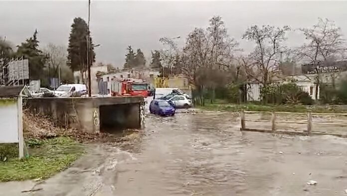 Παρέμβαση-της-Πυροσβεστικής-στο-Περιγιάλι-λόγω-αυξημένης-στάθμης-υδάτων-σε-ιρλανδική-διάβαση Παρέμβαση-της-Πυροσβεστικής-στο-Περιγιάλι-λόγω-αυξημένης-στάθμης-υδάτων-σε-ιρλανδική-διάβαση