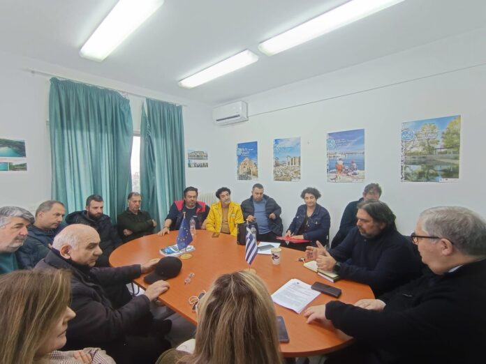 Σύσκεψη-για-τη-δακοκτονία-και-αυτοψία-στα-παράλια-της-Θάσου-από-Αρχοντή-και-Μαρκόπουλο Σύσκεψη-για-τη-δακοκτονία-και-αυτοψία-στα-παράλια-της-Θάσου-από-Αρχοντή-και-Μαρκόπουλο