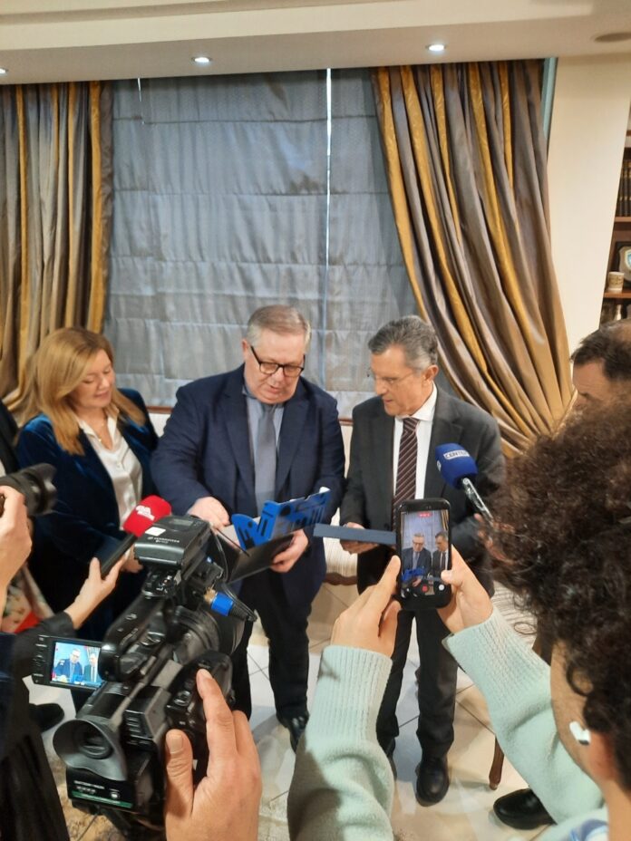 Συνάντηση-Μαρκόπουλου-με-τον-ευρωβουλευτή-Γιώργο-Αυτιά-και-τιμητική-επίσκεψη-του-Παραολυμπιονίκη-Αντώνη-Τσαπατάκη-στην-Καβάλα