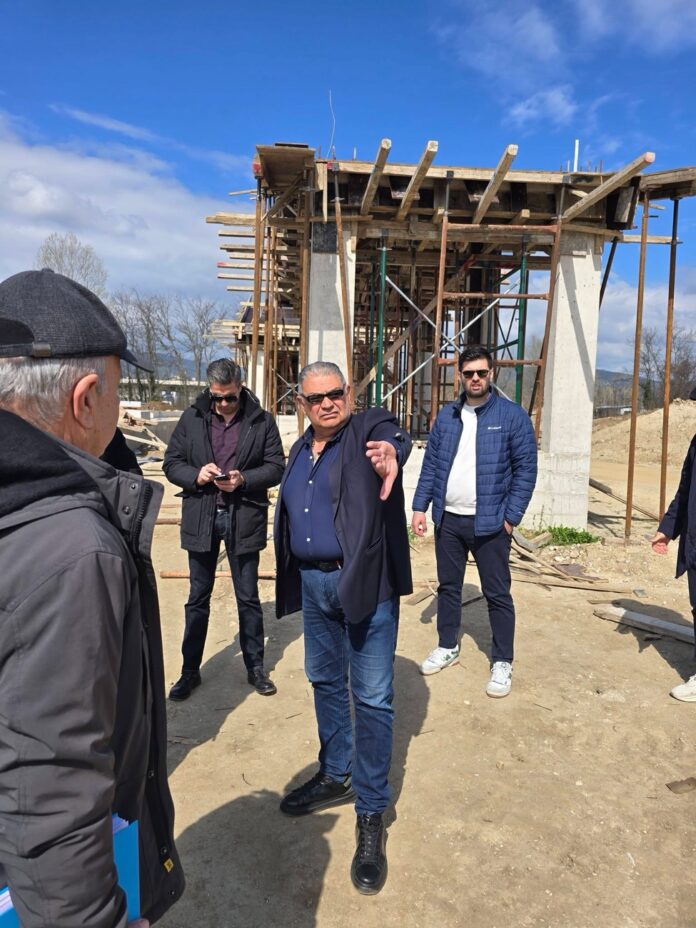 Σύσκεψη-με-τους-υπηρεσιακούς-και-τους-εργολάβους-του-έργου-του-Ανοιχτού-κολυμβητηρίου-Νέστου