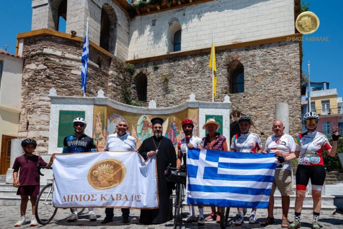 Η-Καβάλα-αποτελεί-ενδιάμεσο-σταθμό-της-πολιτιστικής-διαδρομής-του-Ιταλού-ποδηλάτη,-adriano-tegas,-από-τη-Ρώμη-στην-Κωνσταντινούπολη