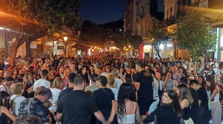 Πλημμύρισε-από-κόσμο-η-Λευκή-Νύχτα-στην-Καβάλα