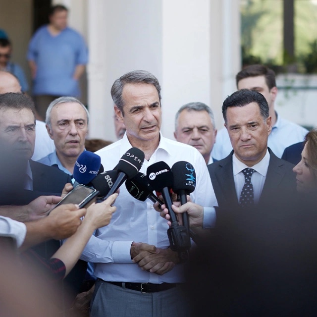 Οι-δράστες-θα-αντιμετωπιστούν-ως-εγκληματίες:-Στο-Ιπποκράτειο-Θεσσαλονίκης-ο-Μητσοτάκης,-επισκέφθηκε-τους-τραυματίες-της-βομβιστικής-επίθεσης